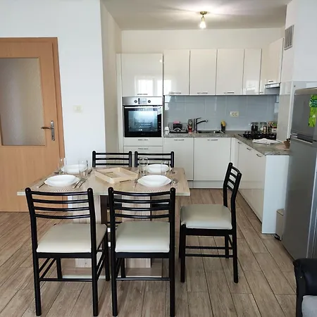 Apartma Sunshine Apartment *